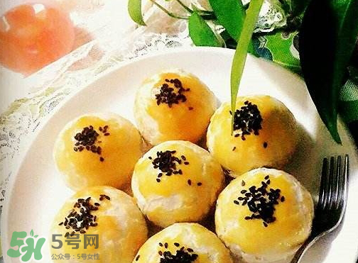 蛋黃酥用什么面粉？蛋黃酥能用低筋面粉嗎？