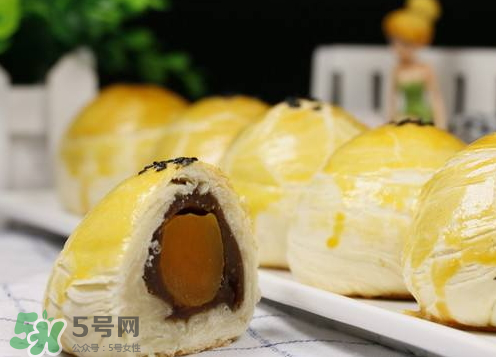 蛋黃酥可以用微波爐烤嗎？微波爐可以做蛋黃酥嗎？