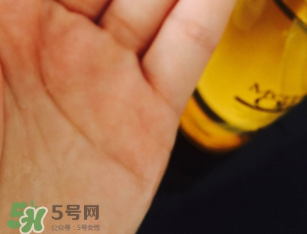 歐萊雅護(hù)發(fā)精油哪款好？歐萊雅護(hù)發(fā)精油和愛茉莉精油對比