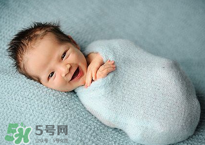 剪臍帶時(shí)寶寶會(huì)不會(huì)疼？剪臍帶寶寶疼嗎？