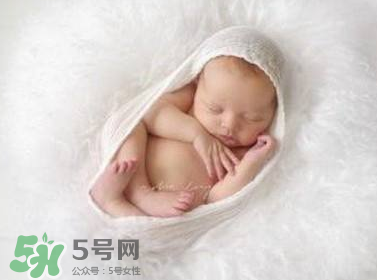 剪臍帶時(shí)寶寶會(huì)不會(huì)疼？剪臍帶寶寶疼嗎？