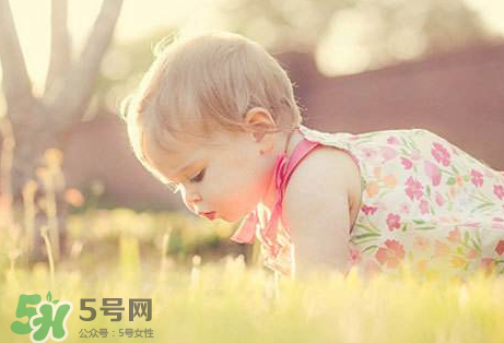 寶寶曬太陽后出濕疹正常嗎？寶寶曬太陽會出濕疹嗎？