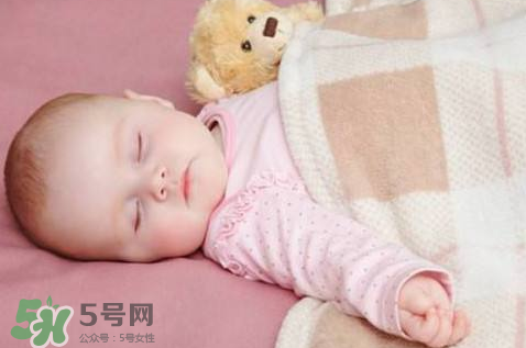 怎么樣培養(yǎng)寶寶自己入睡？怎么樣培養(yǎng)寶寶整夜睡覺？