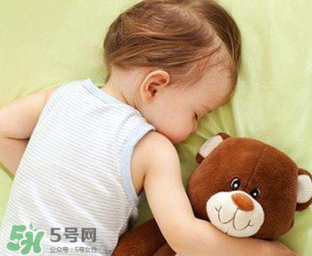 怎么樣培養(yǎng)寶寶自己入睡？怎么樣培養(yǎng)寶寶整夜睡覺？