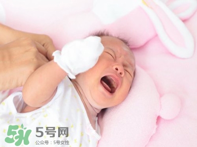 剛出生的寶寶要注意什么？剛出生的寶寶要準(zhǔn)備哪些東西？