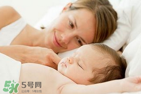 新生寶寶怎么抱？新生寶寶可以豎著抱嗎？