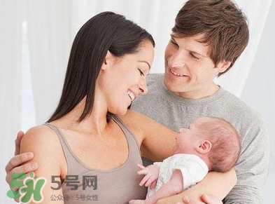 新生寶寶怎么抱？新生寶寶可以豎著抱嗎？