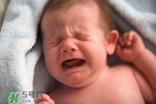 寶寶驚厥是什么癥狀？如何區(qū)別寶寶驚厥和驚跳？