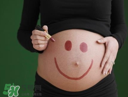 妊娠紋什么時候變白？妊娠紋產(chǎn)品什么時候用？