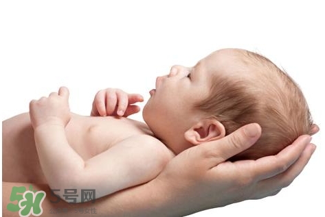 新生寶寶怎么抱？新生寶寶可以豎著抱嗎？