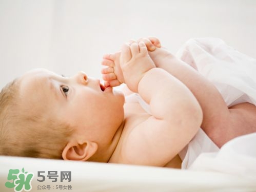 剛出生的寶寶要注意什么？剛出生的寶寶要準(zhǔn)備哪些東西？