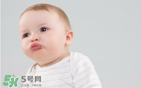 寶寶驚跳反應(yīng)什么時候消失？寶寶驚跳反射太頻繁怎么辦？