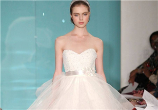 reem acra婚紗多少錢？reem acra婚紗價(jià)格