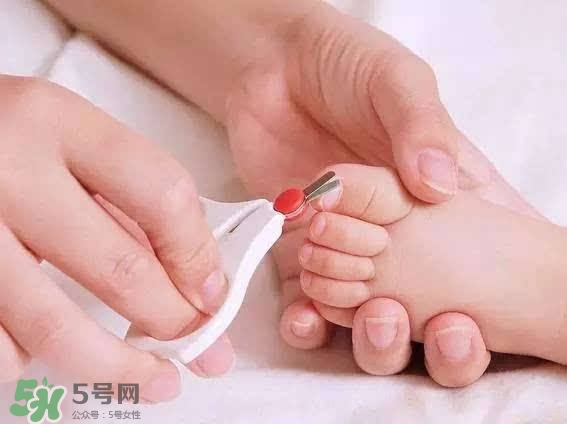未滿(mǎn)月的寶寶可以剪指甲嗎？寶寶多久剪一次指甲？