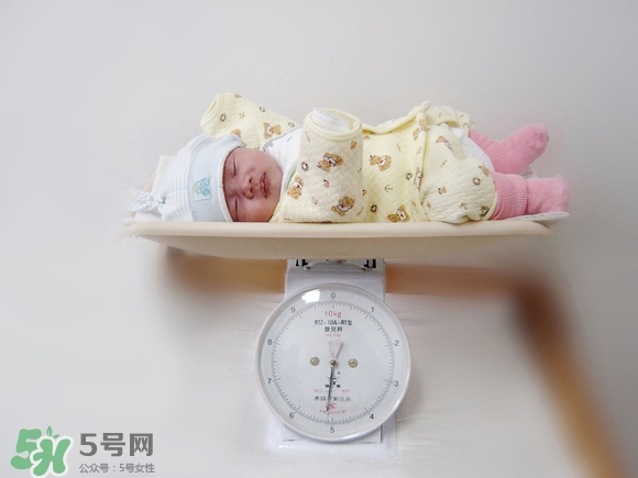 新生兒尿不濕怎么選？新生兒尿不濕什么牌子好？