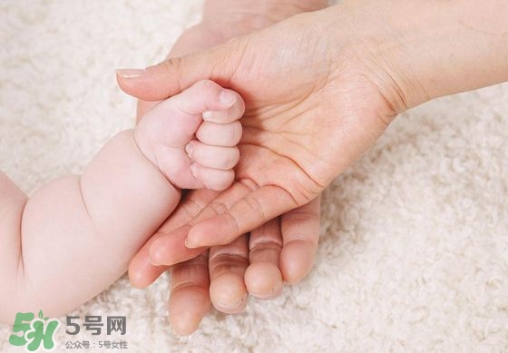 未滿(mǎn)月的寶寶可以剪指甲嗎？寶寶多久剪一次指甲？