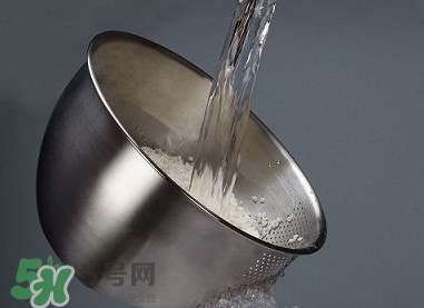 自來水為什么不能直接喝？自來水洗過的水果為什么可以吃？