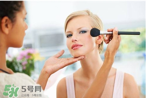 哺乳期可以化妝嗎？哺乳期化妝對寶寶有影響嗎？