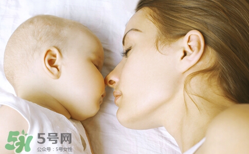 母乳到什么時候就沒營養(yǎng)了？母乳什么時候斷最好？