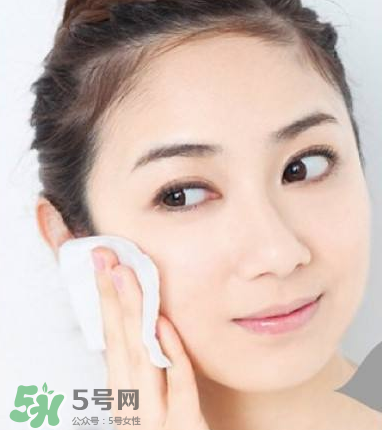 光擦保濕型化妝水就能有效保濕?怎樣正確的使用化妝水？