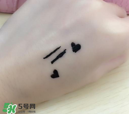美寶蓮眼線液筆怎么樣？美寶蓮眼線液筆暈染嗎？