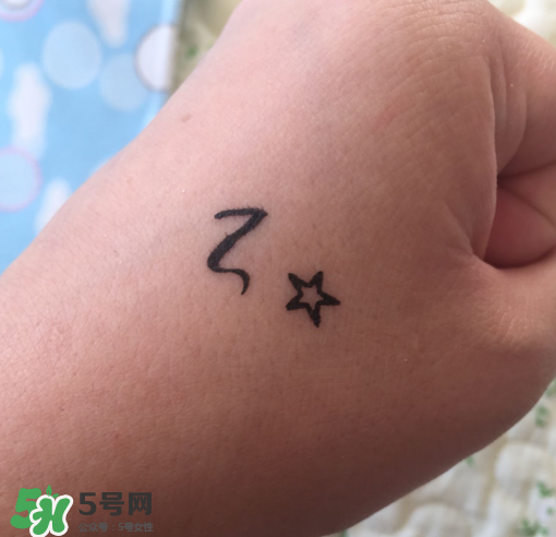 美寶蓮眼線液筆怎么樣？美寶蓮眼線液筆暈染嗎？