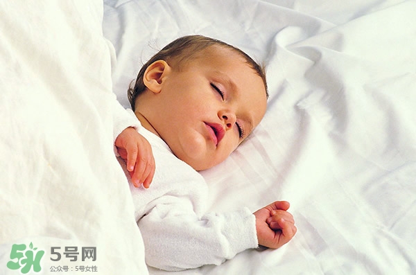 寶寶睡覺搖頭怎么回事？寶寶睡覺搖頭是缺鈣嗎？