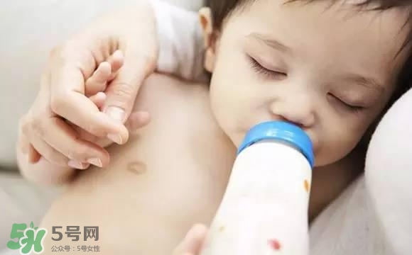 寶寶睡覺吃奶好嗎？寶寶睡覺吃奶怎么辦？