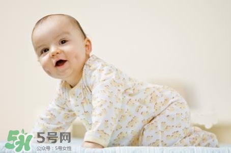 寶寶睡覺突然大哭是什么原因？寶寶睡覺突然哭醒怎么辦？