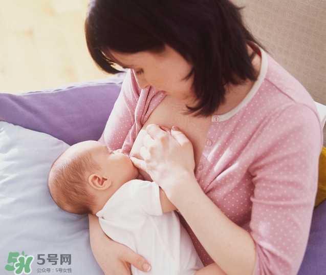 母乳喂養(yǎng)胸部會變形嗎？如何避免產(chǎn)后乳房變形？