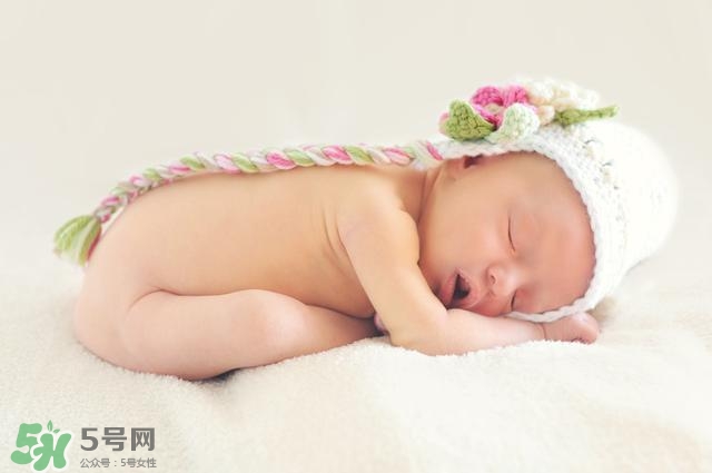寶寶張嘴睡覺怎么回事？寶寶張嘴睡覺怎么糾正？