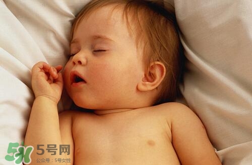 寶寶睡覺突然大哭是什么原因？寶寶睡覺突然哭醒怎么辦？