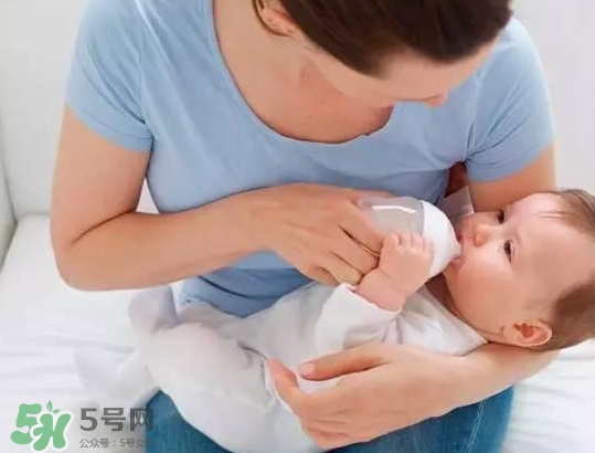 母乳喂養(yǎng)的寶寶需要喂水嗎？母乳喂養(yǎng)的重要性