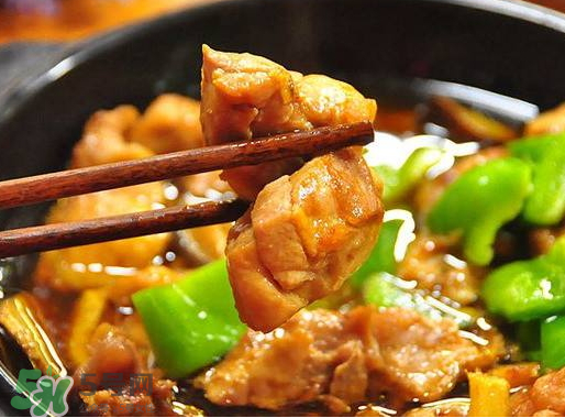 美國(guó)黃燜雞米飯為什么那么貴？美國(guó)黃燜雞米飯多少錢一份？