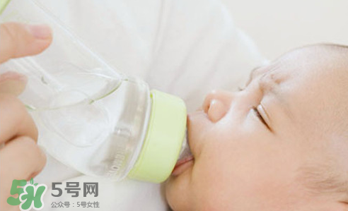 寶寶能喝礦泉水嗎？礦泉水寶寶適合寶寶喝嗎？