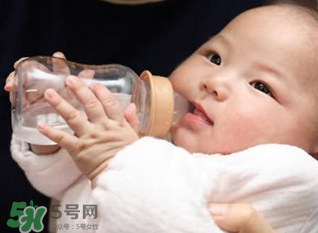 寶寶喝礦泉水好還是自來水好？寶寶喝哪種水好？