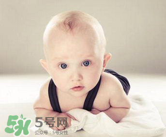 新生兒要多抱抱嗎？新生兒應(yīng)該是多抱還是多躺？