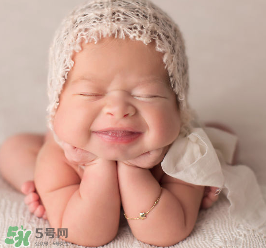 新生兒要多抱抱嗎？新生兒應(yīng)該是多抱還是多躺？
