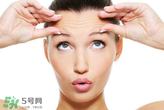 抬頭紋太重怎么辦？撫平抬頭紋只需這幾招