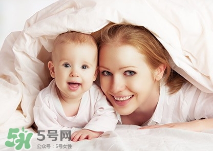 寶寶發(fā)燒出汗后可以洗澡嗎？寶寶發(fā)燒出汗好嗎？