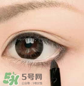 眼線膏和眼線液筆哪個好用？眼線膏和眼線液新人這樣選擇