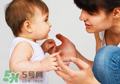 寶寶說話早晚和智力有關(guān)系嗎？寶寶說話晚怎么辦？