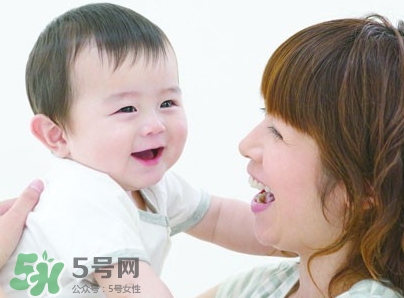 寶寶什么時(shí)候?qū)W會(huì)說(shuō)話？怎么教寶寶說(shuō)話？