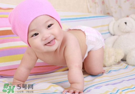 寶寶發(fā)燒出汗可以蓋被子嗎？寶寶發(fā)燒出汗了會(huì)退燒嗎？