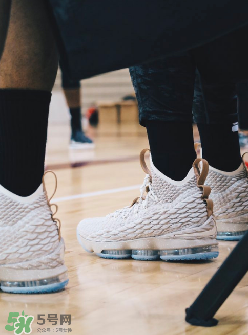 nike lebron 15 ghost什么時(shí)候發(fā)售_多少錢？