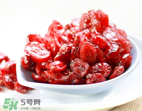 蔓越莓干熱量高嗎？蔓越莓干和新鮮蔓越莓營養(yǎng)價值的區(qū)別