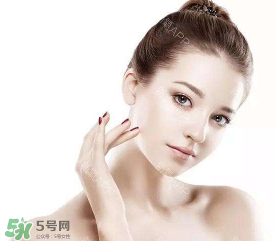 定妝噴霧好還是散粉？定妝噴霧在散粉后用嗎？