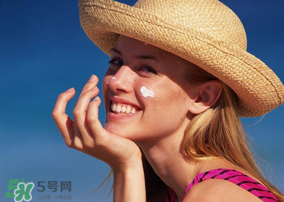 皮膚白不怕曬就不需要涂防曬？關(guān)于防曬的謠言
