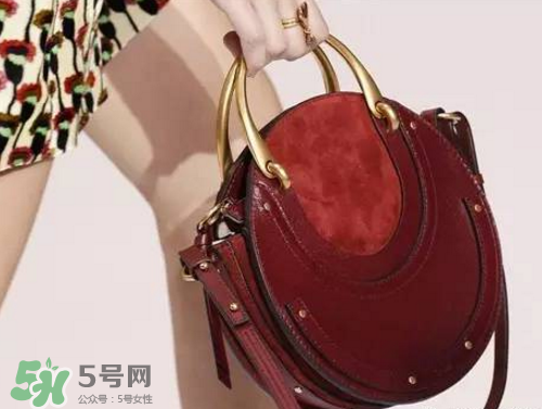 chloe pixie多少錢？蔻依17秋冬新款圓形包包專柜價(jià)格