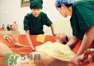 水中分娩時難產(chǎn)怎么辦？水中分娩和無痛分娩哪個好？